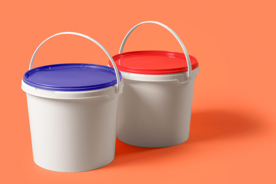 Paint pails illustrating colour and opacity requirements